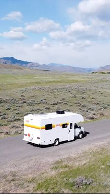 Instagram post by @sailing_sunday