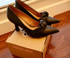 Instagram post by @shmoopyreviews