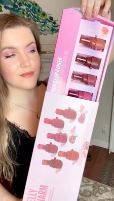 Instagram post by @shmoopyreviews