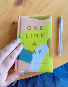 Instagram post by @snittybipkins