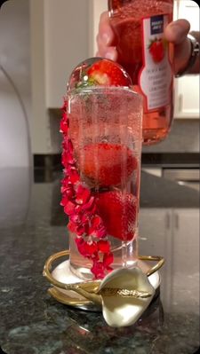 Instagram post by @tasty_trickle_cocktails
