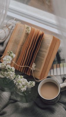 Instagram post by @the.bookish.astronaut