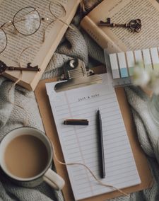 Instagram post by @the.bookish.astronaut