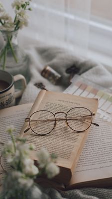 Instagram post by @the.bookish.astronaut