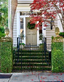 Instagram post by @thecharlestonlens