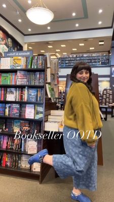 Instagram post by @thecurvycapsule