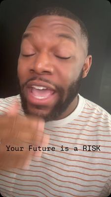 Instagram post by @thequeuewithque