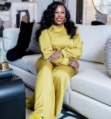 Instagram post by @thevogueroom