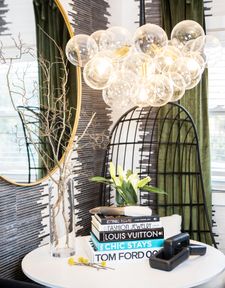 Instagram post by @thevogueroom