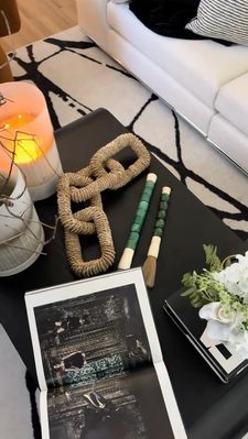 Instagram post by @thevogueroom