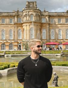 Instagram post by @toujoursdimanche