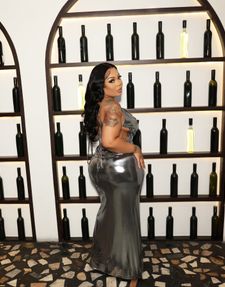 Instagram post by @v.lens