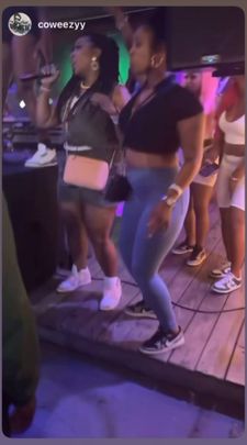 Instagram post by @x_jeania