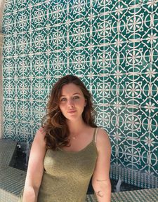 Instagram post by @zzoebishop